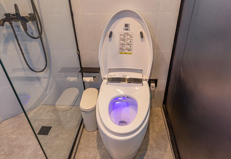 悠然浴缸家庭房套房（影视会员+乳胶床垫＋智能马桶）