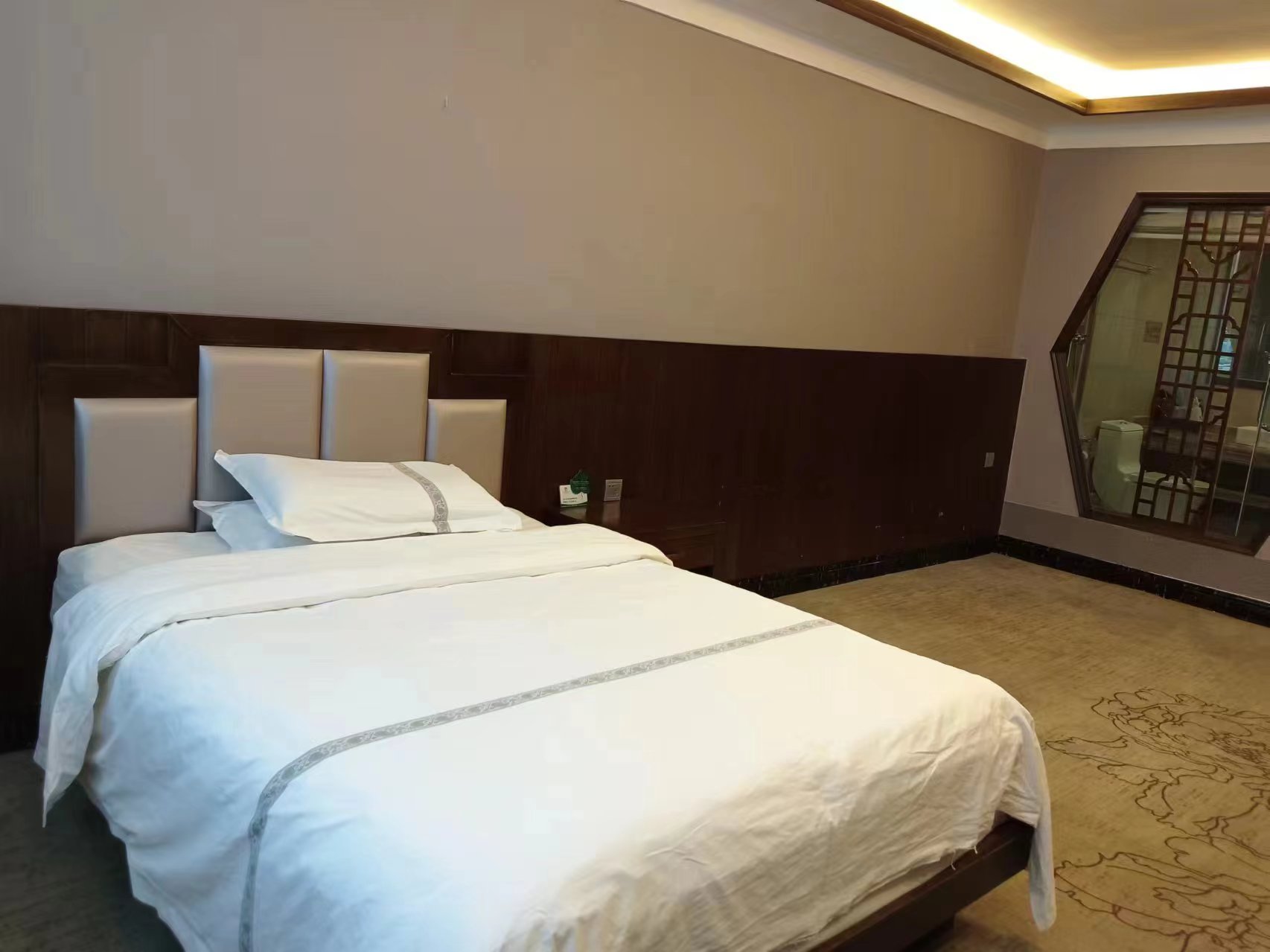 温馨大床房（无窗）