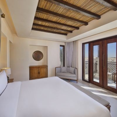 兩臥室別墅，臥室1: 1張特大床， 臥室2: 1張特大床， 沙漠景， 露台 阿布扎比阿瓦扎巴豪華精選水療度假飯店優惠