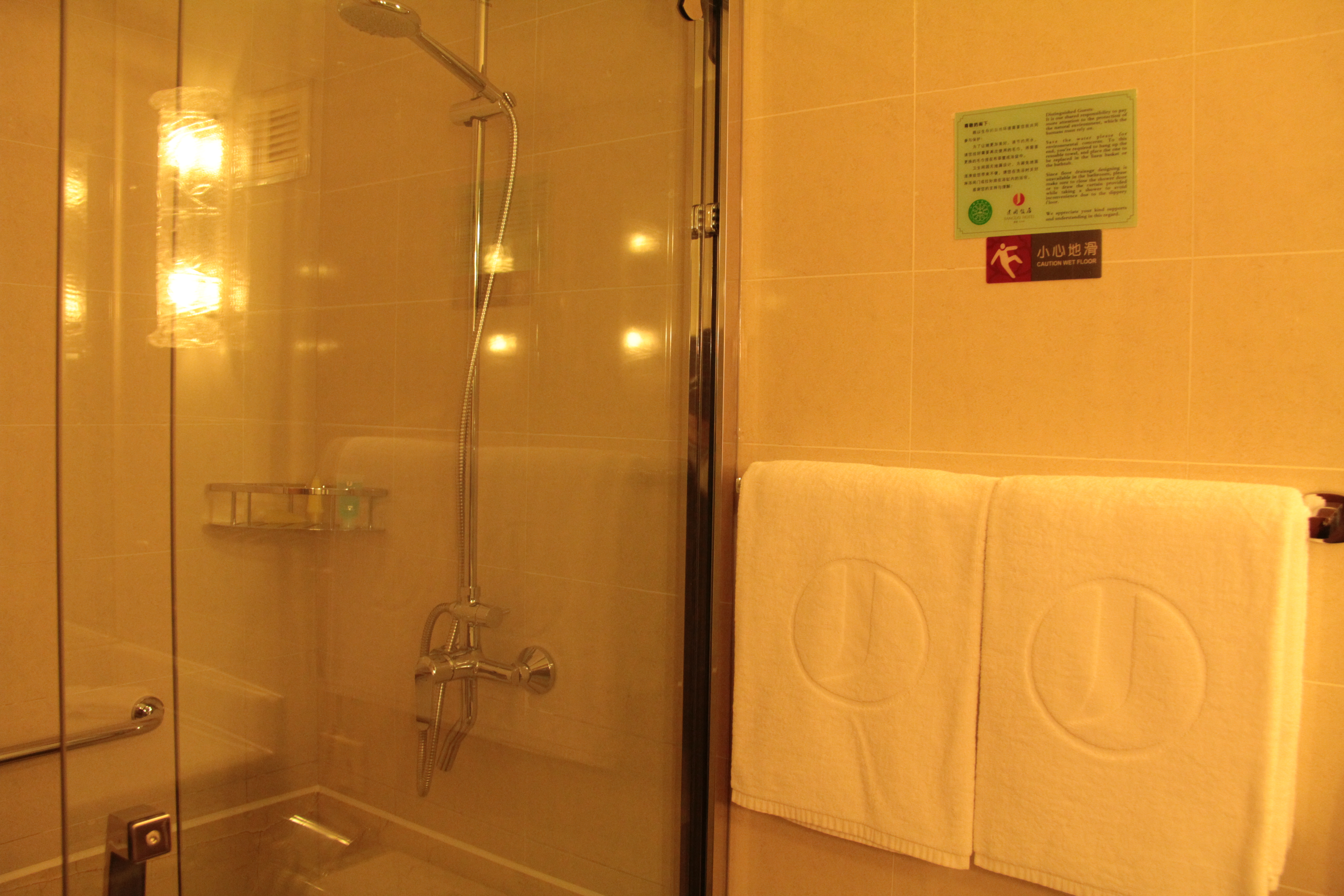 欢乐湖景家庭房