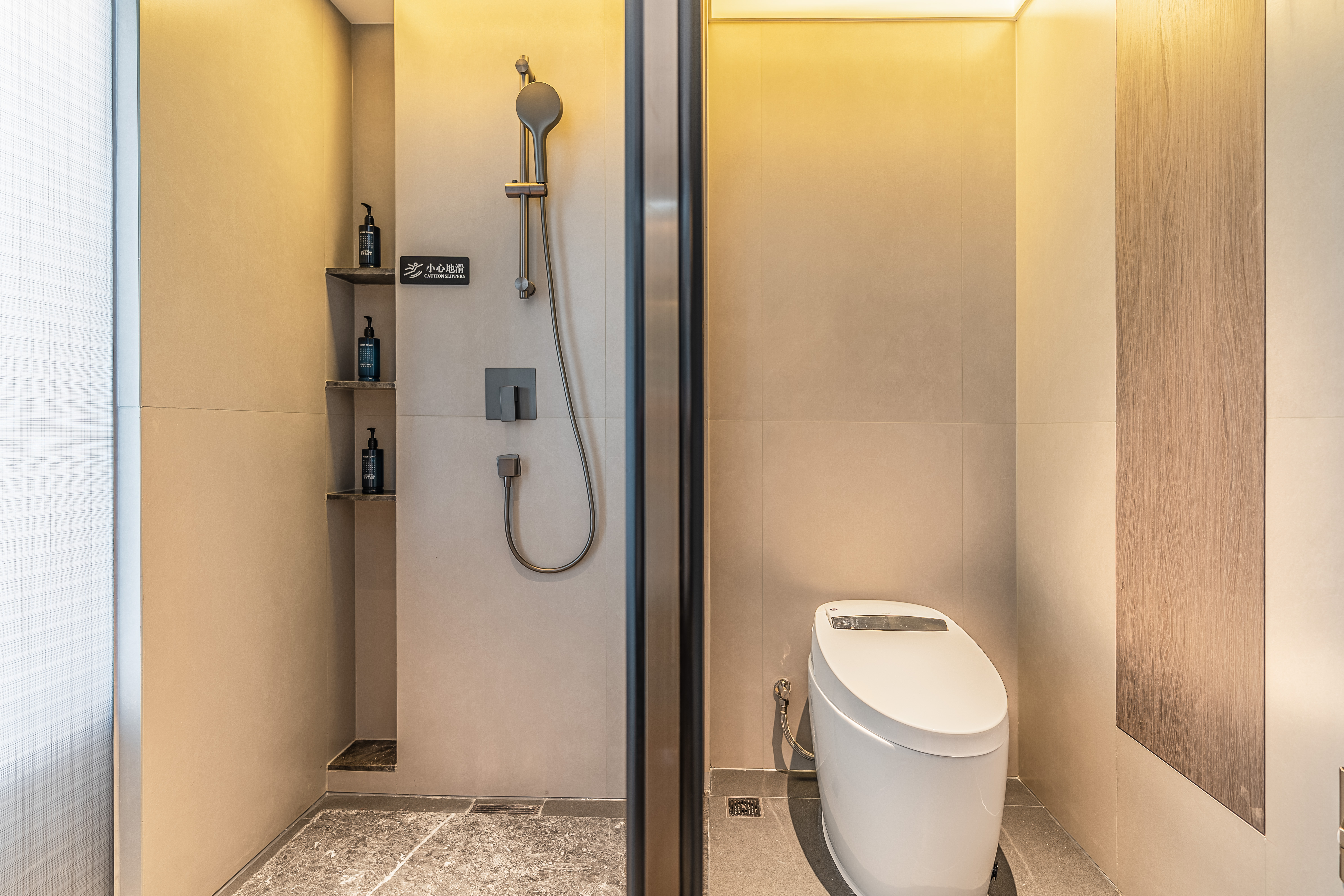 花园城景浴缸大床房（智能客控+mini吧+高速吹风机）