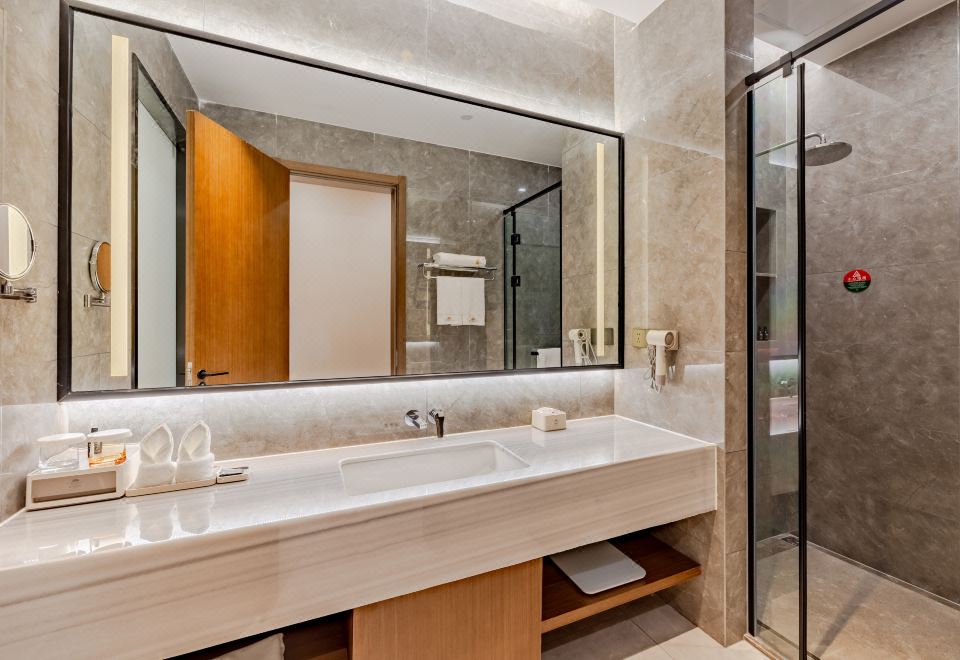 1號樓行政雙床房（山景秋色+智能客控+75寸投屏電視）