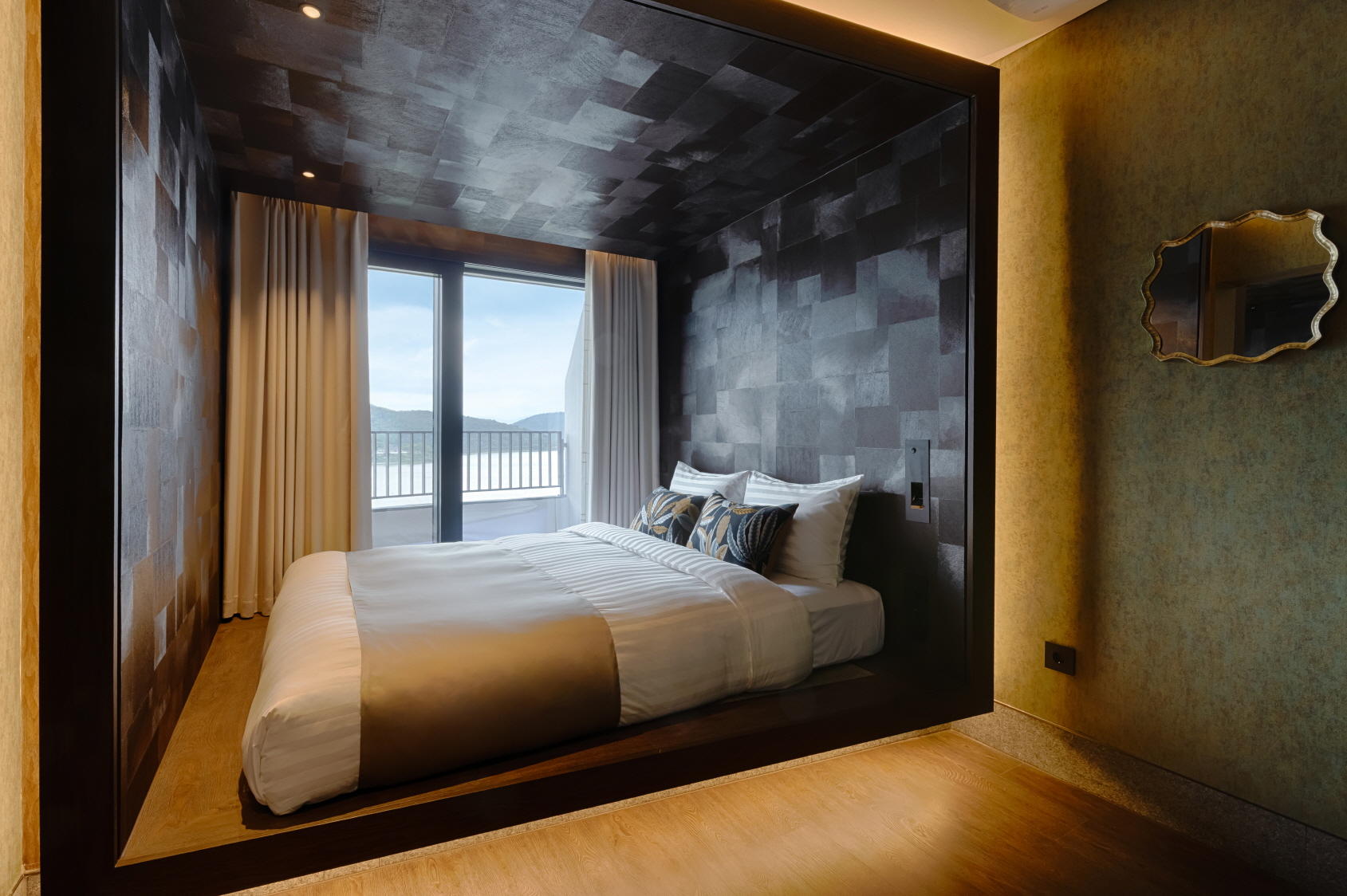 套房B （无厨房/湖景/床）