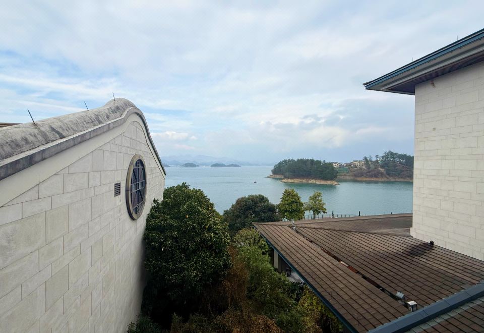 Narada Qiandao Lake ResortExecutive Lake-View Suite