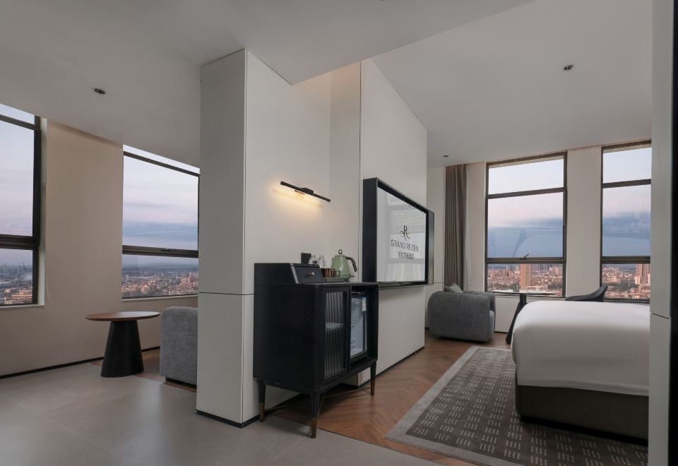 Premier Suite - City-View (Double Bed) (Air Conditioner)