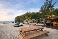 Cenanghill Beachfront  호텔