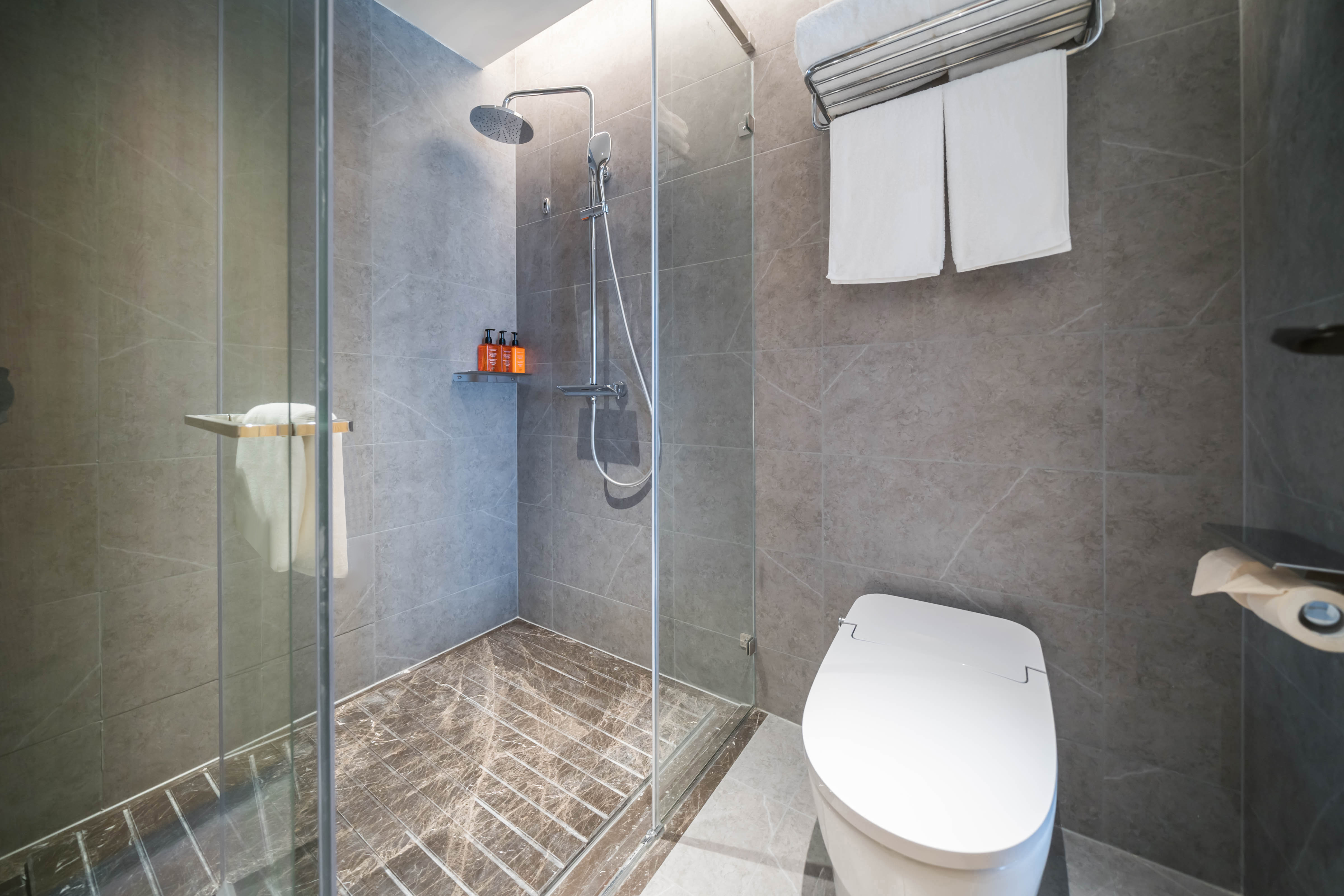 高级大床房（智能客控+65寸投屏电视+小冰箱）