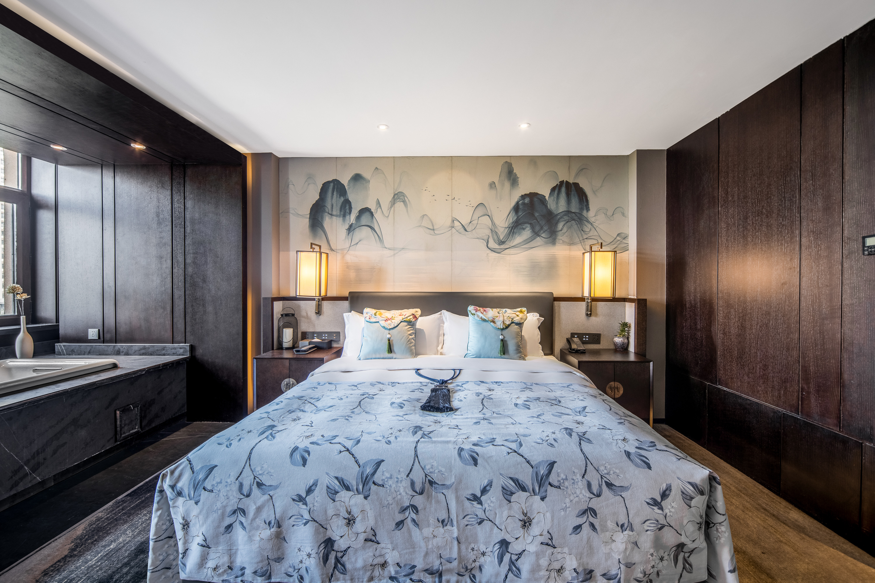 豪華雙臥套房（小冰箱+體重秤+溫潤加濕器+空氣凈化器+會客廳+豪華浴缸）