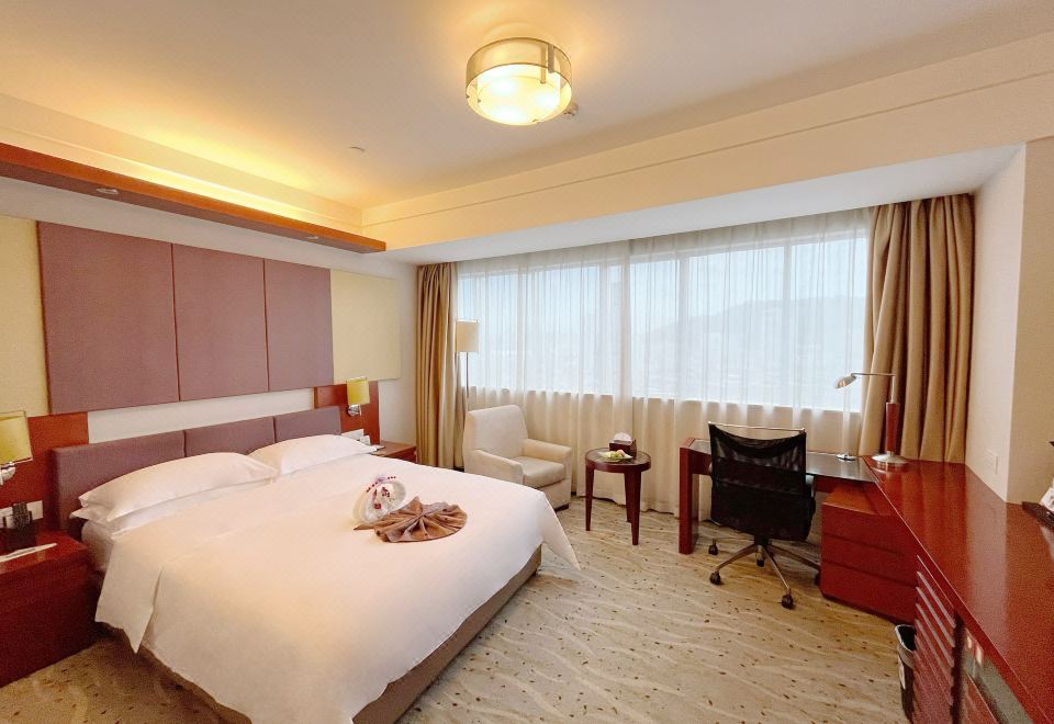 雅致大床房（辦公書桌+智能馬桶）