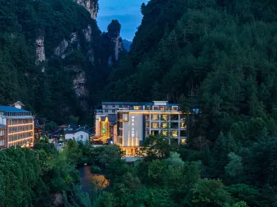 Zhangjiajie Four Seasons Lai · Riverside Resort Hotel (Baofeng Lake Scenic Area) Hotel di 