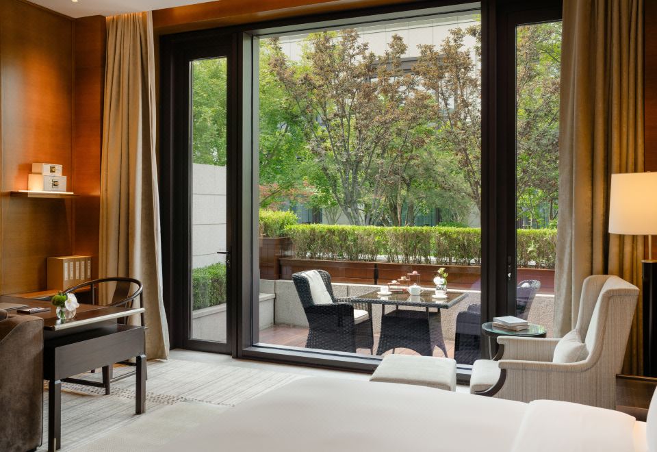 庭院豪华大床房