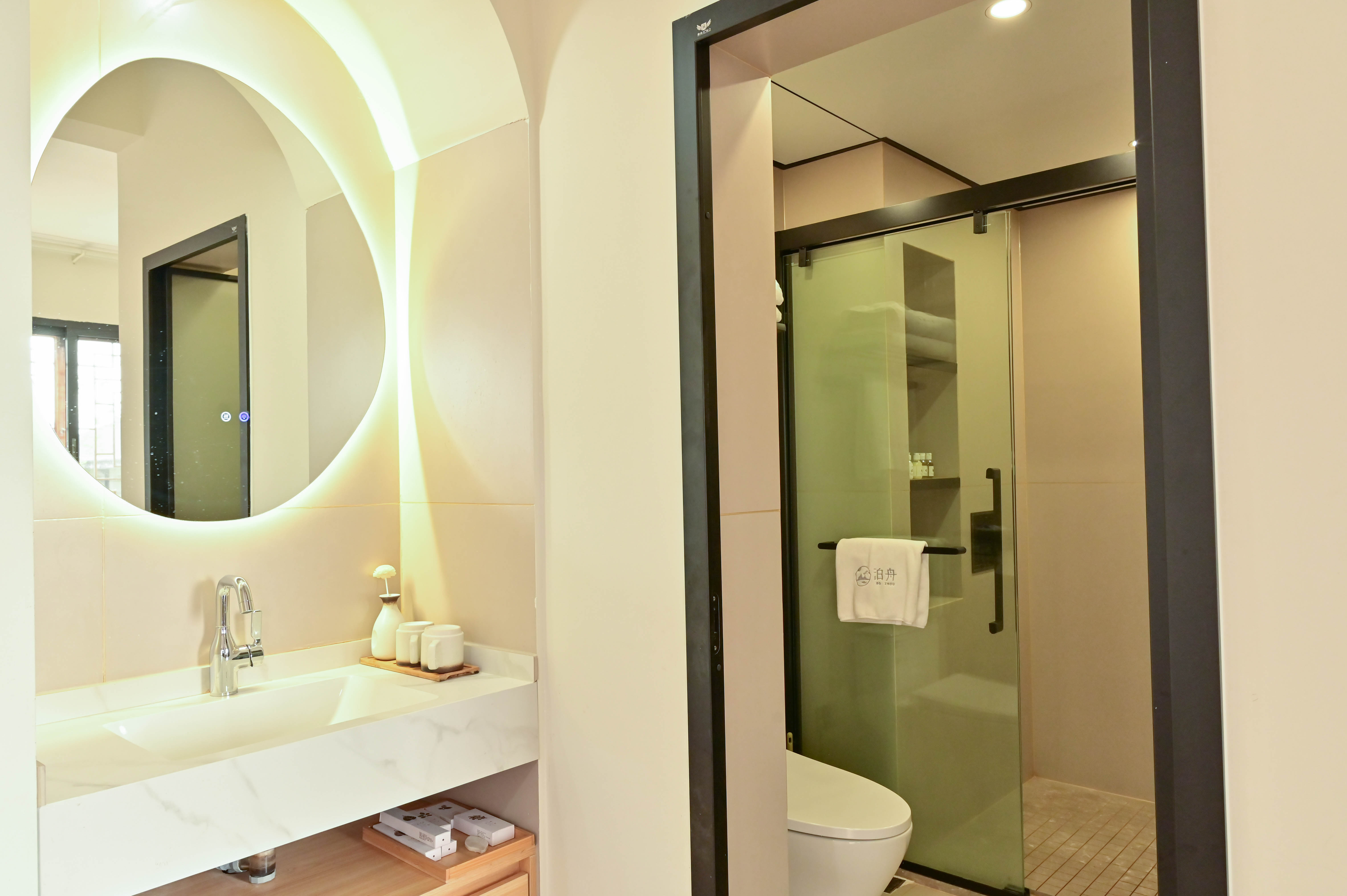 湖景阳台双床房