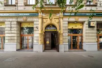 Full Moon Budapest Hotel di 