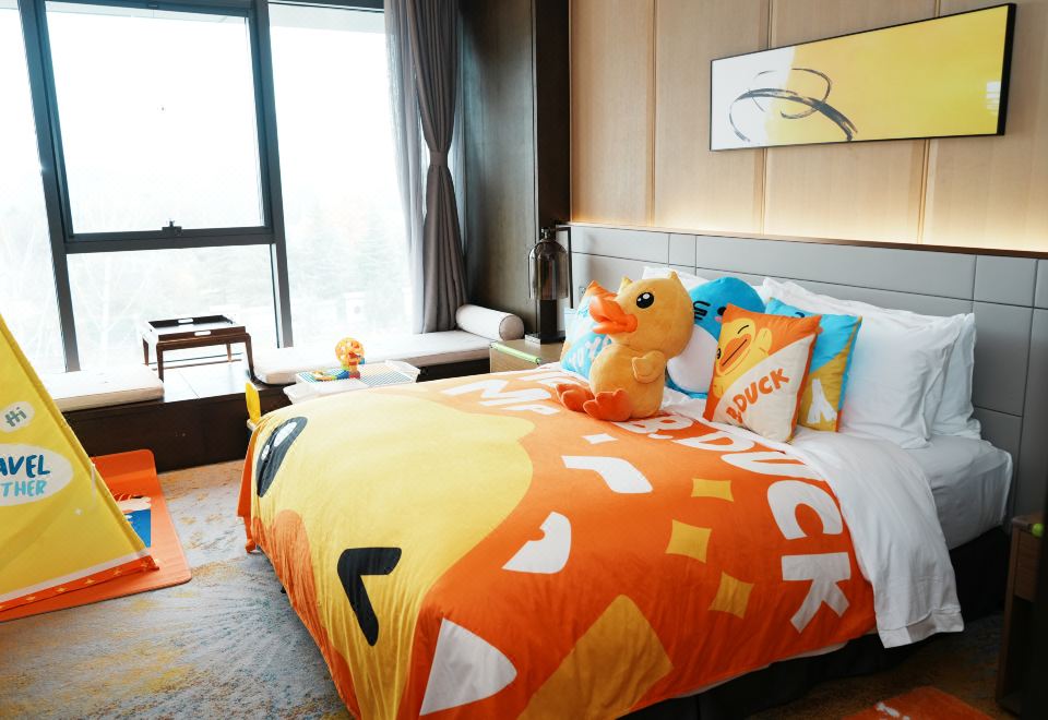 B.Duck Theme Family Double Bed Room