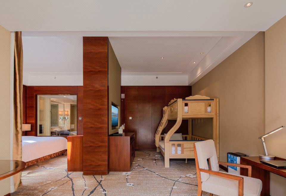 豪華山景家庭套房