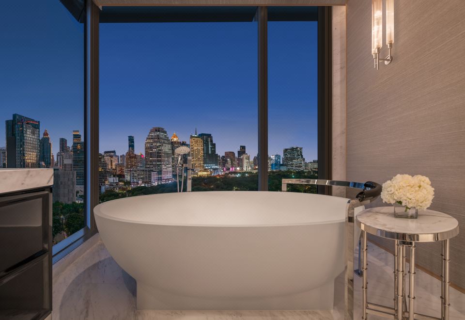 千日红套房（带 2 个阳台、可俯瞰 Lumpini 公园美景、可享用酒廊）