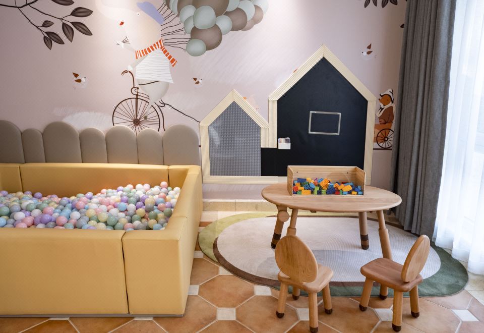 Beijing Placid Lake Resort HotelPrivate Courtyard Family Room With Private Hot Spring