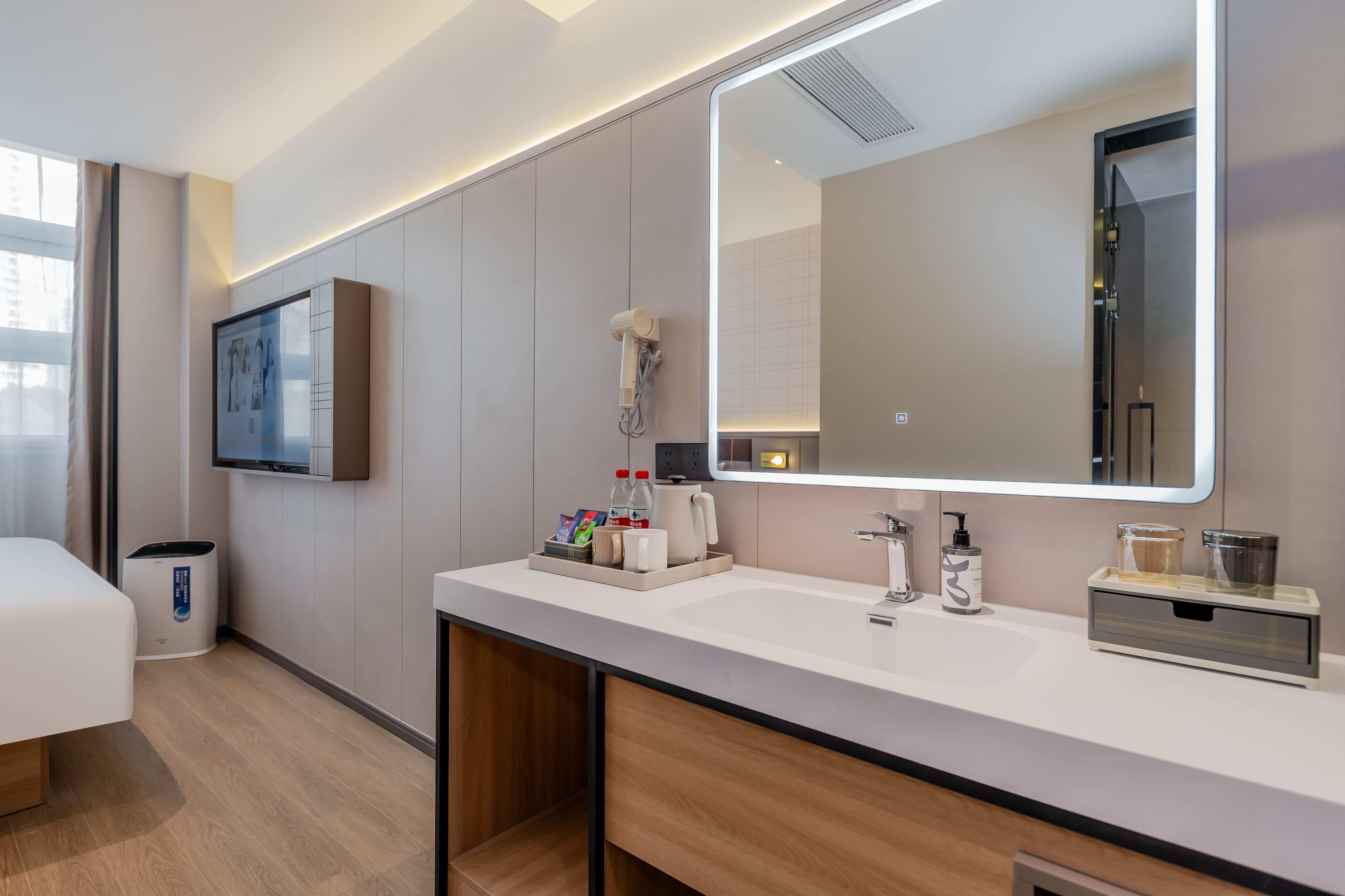 安心睡0压大床房（智能客控+手机投屏+徕芬吹风机）