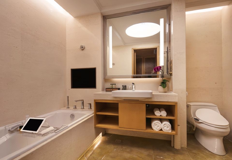 Sheraton Nanjing Kingsley Hotel & TowersTowers Executive Suite