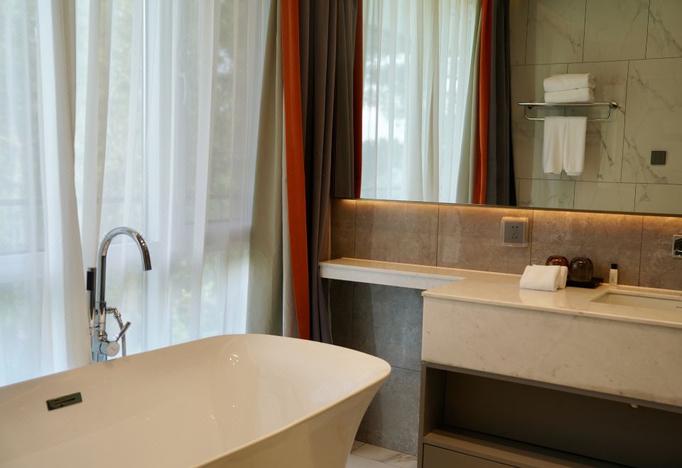 隐于松林五卧泳池别墅