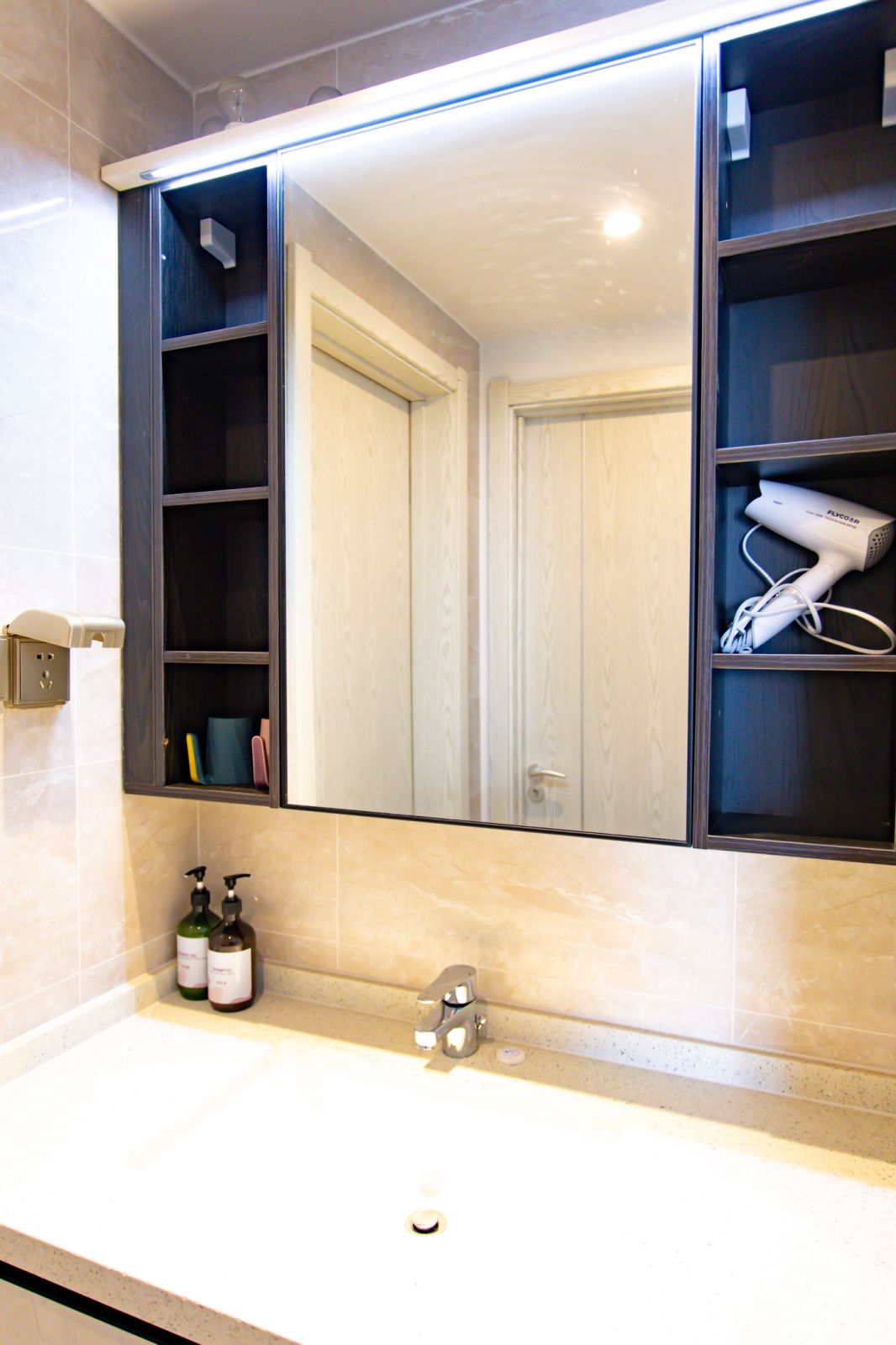 至尊湖景二室二衞套房A（阳台+冰箱+洗衣机+浴缸）