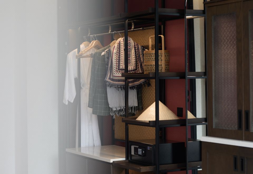 橋景標準間 （King Standard Ba Son Bridge View）