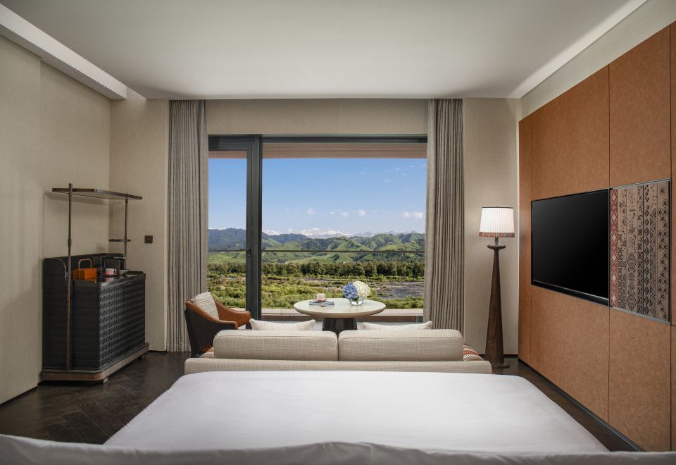1 King Standard Grassland View
