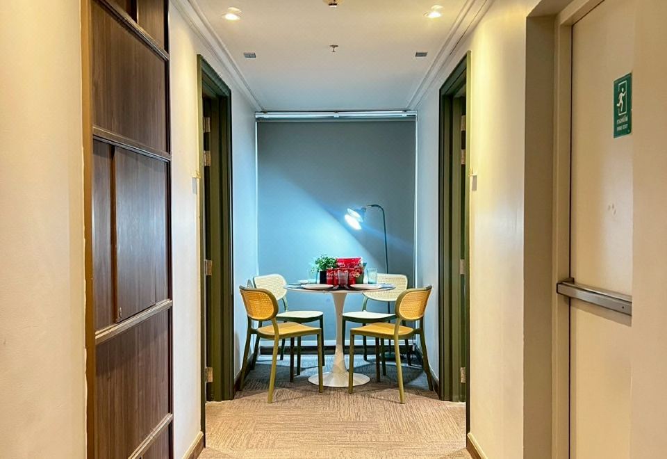 家庭河景特大床房