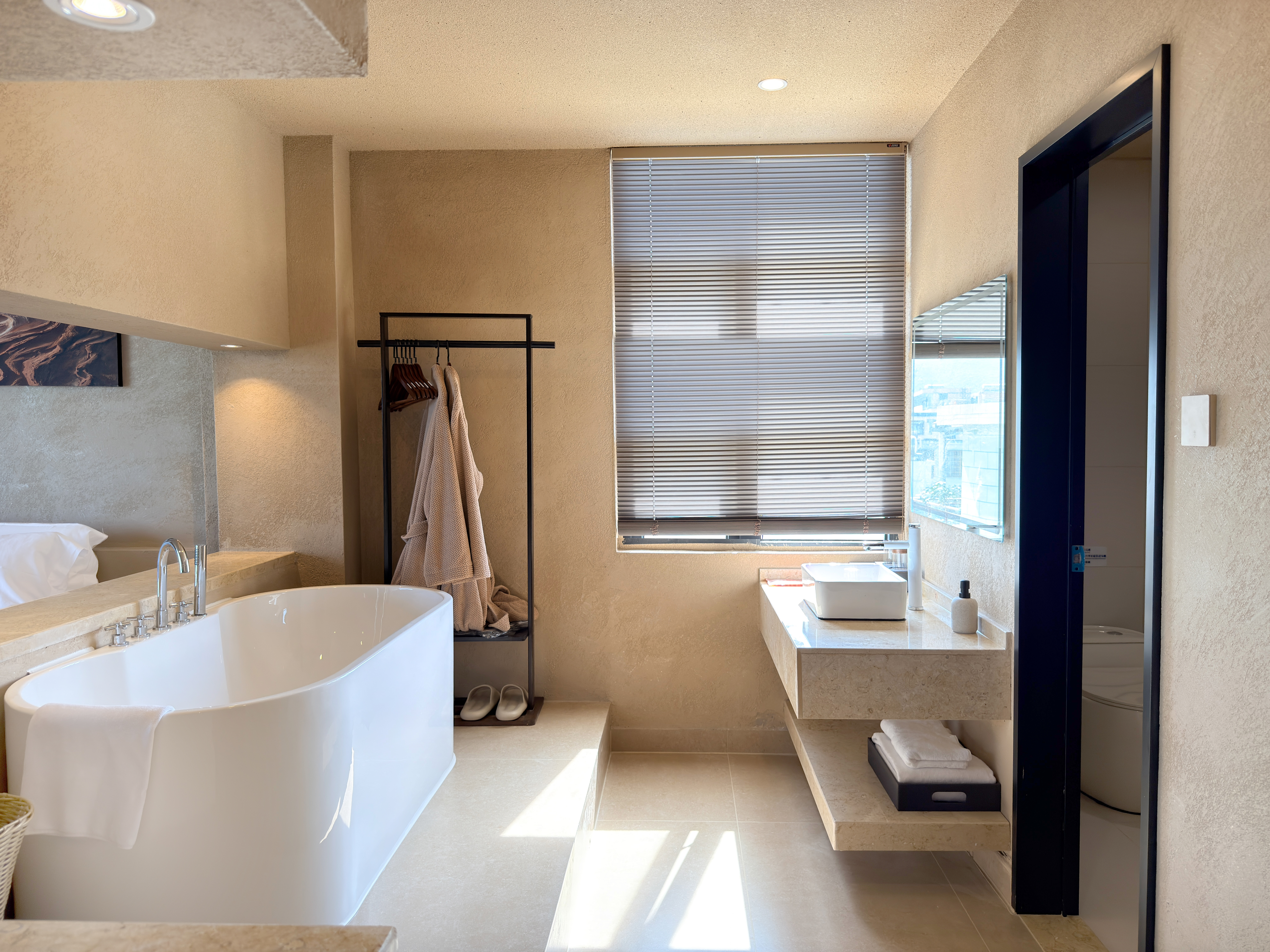 观海-侧海景大窗轻奢大床房