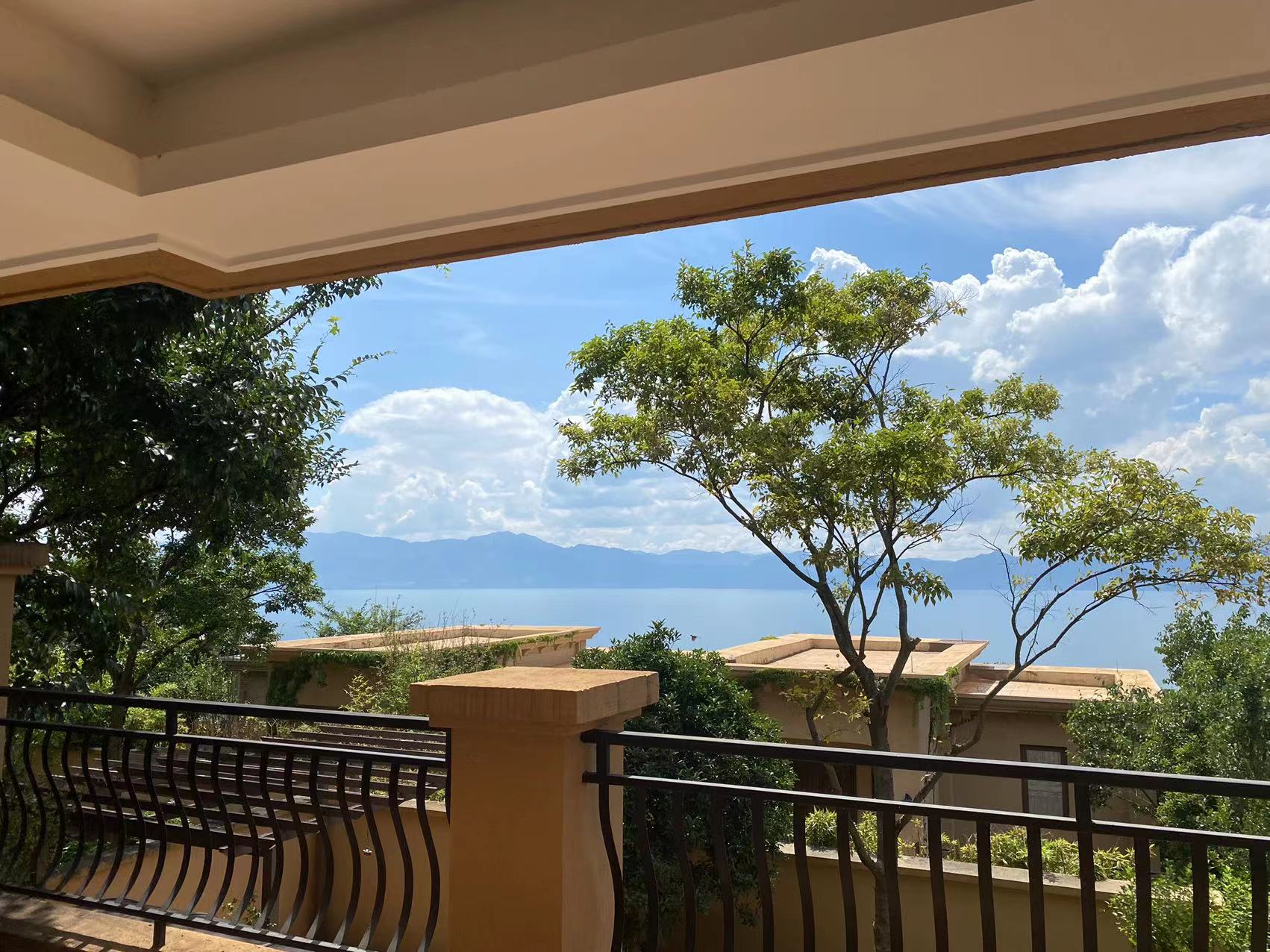 豪华湖景叠院二室二衞标间套房