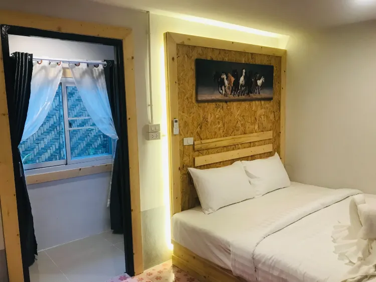 ดีลักซ์ บีชฟร้อนท์ 