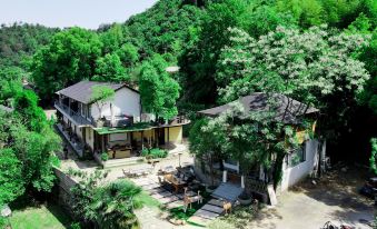 Tonglu Taotaoshanju Hot Spring  B&B