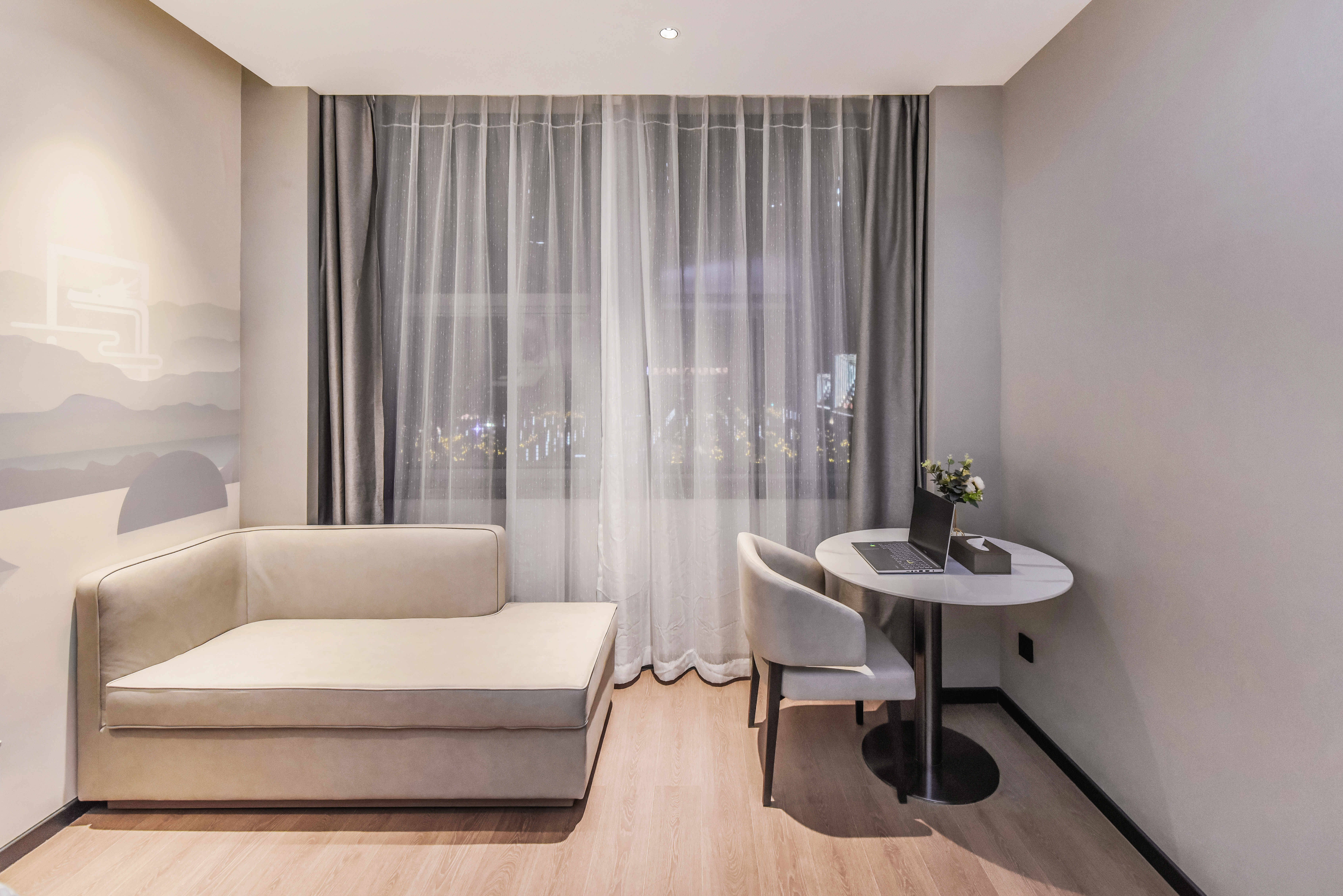 豪华大床房（乐爽小冰箱+喜临门床垫）