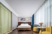 Wansheng Garden Hotel (Xinyang Luoshan Xiya Libao Plaza Branch)