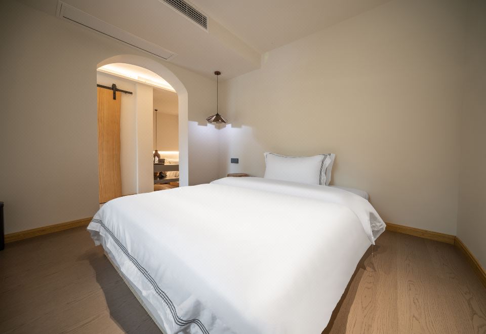 Qingcheng Mountain Qingwu HomestaySea View Private Hot Spring Projection Suite (Central Air Conditioning + Whole House Floor Heating)