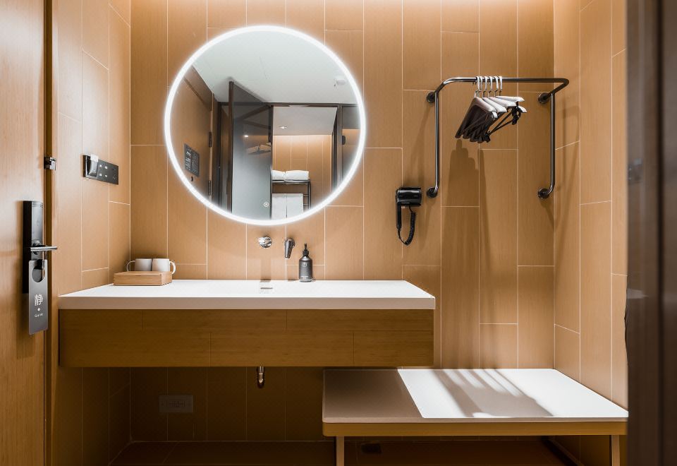 高级双床房（手机投屏+智能客控+小冰箱）