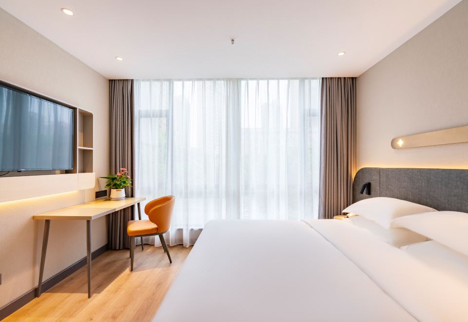 高級大床房「溫馨舒適+悅享陽光房+可投屏電視」