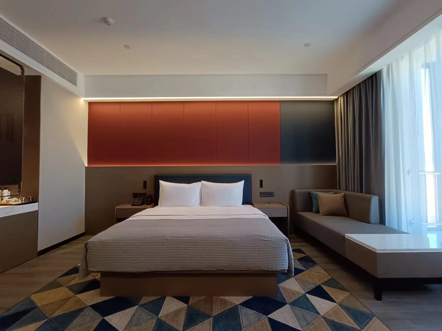 高级豪华大床房（景观落地窗+小冰箱+金可儿床垫+Acca Kappa洗护用品）