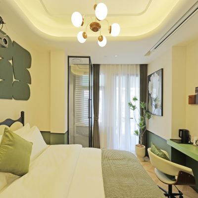 格林甄選陽台大床房（老城街景+巨幕投影） 廈門疆海·元·飯店（中山路八市店）優惠