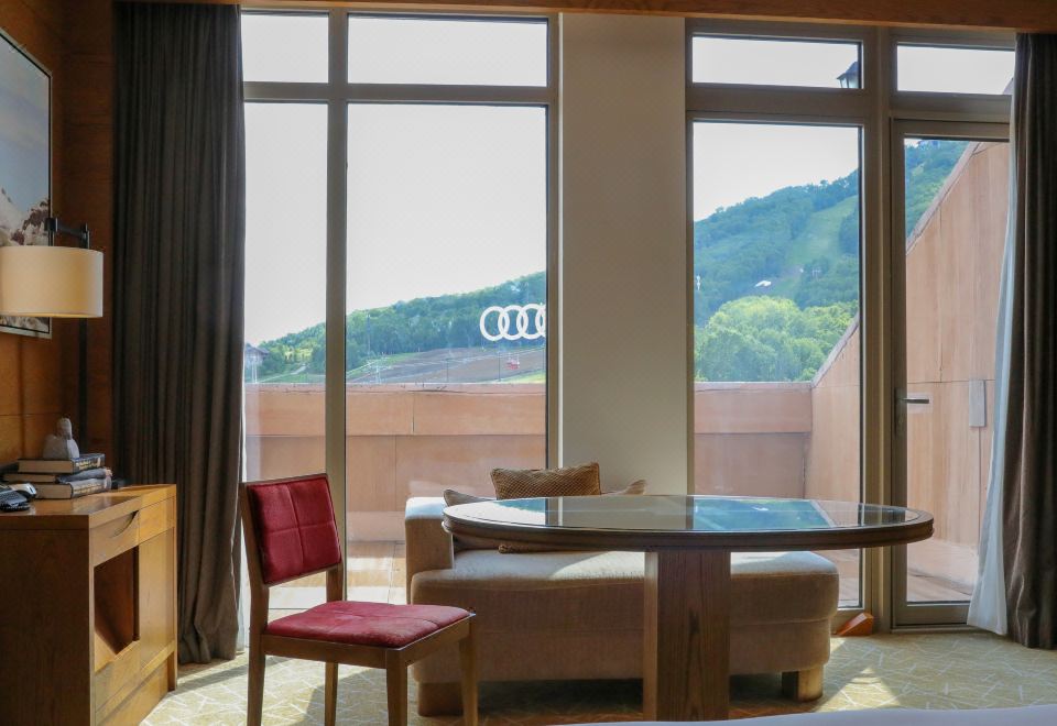 嘉宾轩豪华大床房