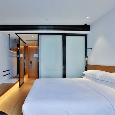 體驗大床房（高空城市景觀＋落地窗＋護脊床墊） 樂福全套間飯店（蘇州金雞湖博覽中心店）優惠