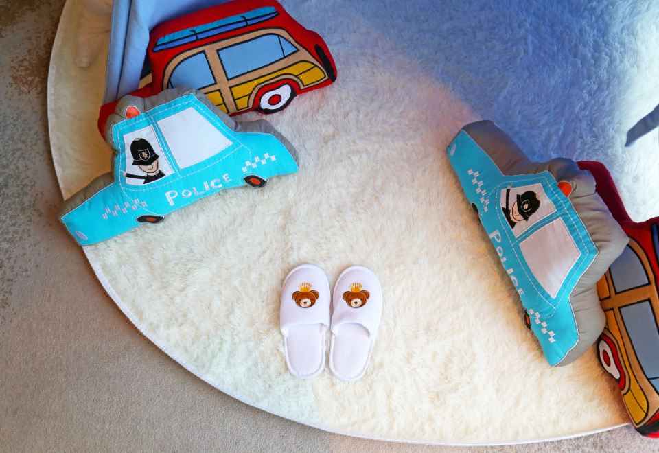 the Langham HaikouPlayful Family Theme Sea-view Room