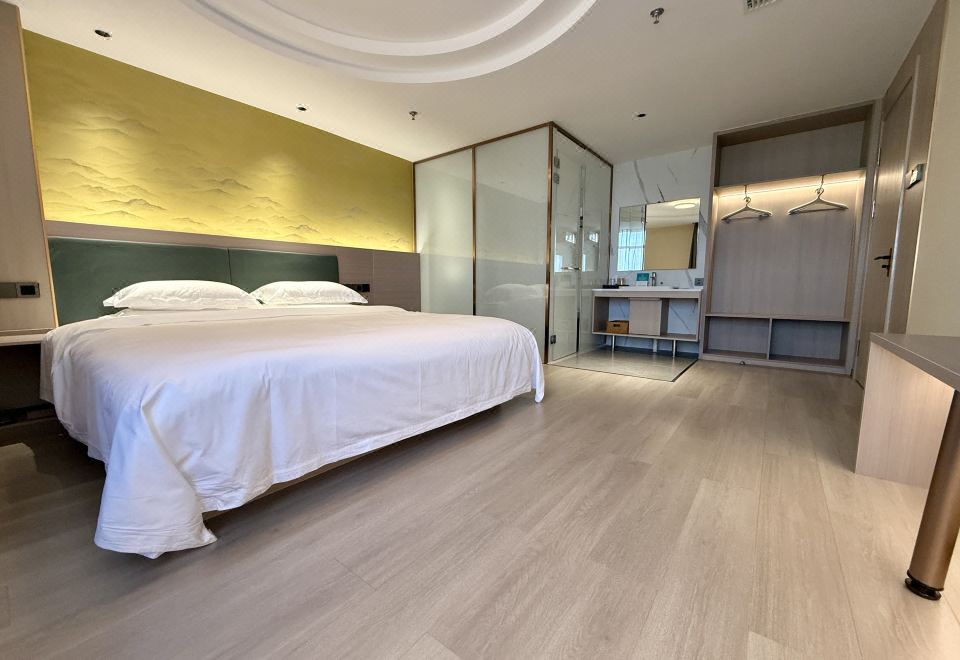 Duolun Grand HotelDeluxe Family Friendly Smart Suite (2 Bathrooms, Living Room)