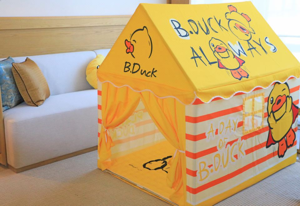 小黄鸭主题湖景套房