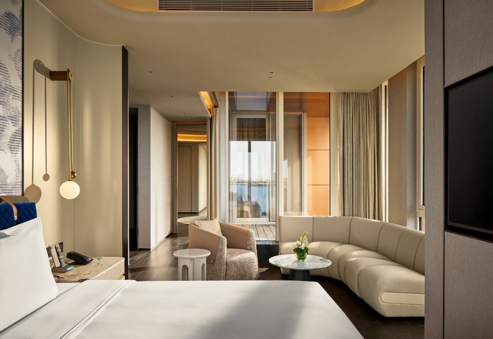 Hotel Indigo Shanghai Harbour CityOne Bedroom Suite Dishui Lake View