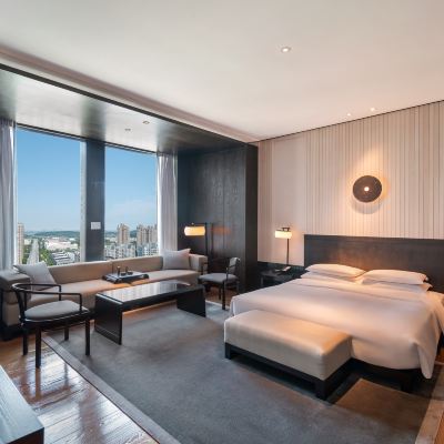 嘉賓軒豪華大床房「縱享雲端歡樂時光」 武漢光谷凱悦酒店優惠