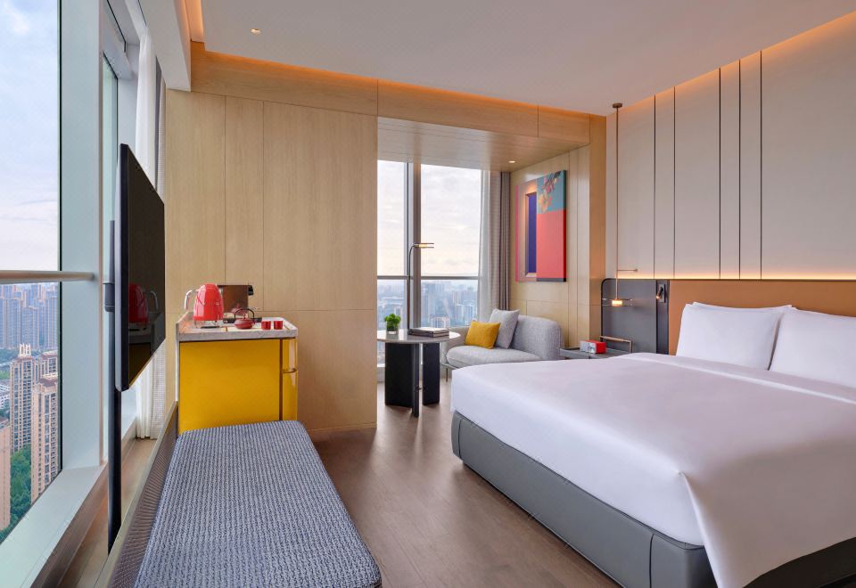 1 King Bed, City View, Corner