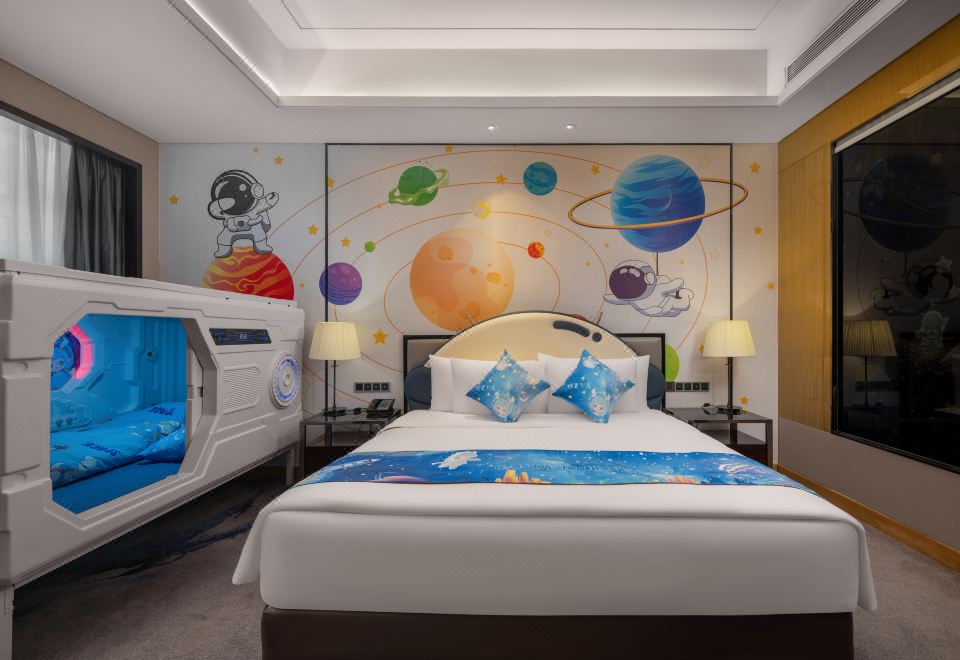 Wanda Realm WuhanSTAR Interstellar Theme Family Room (Space Capsule)