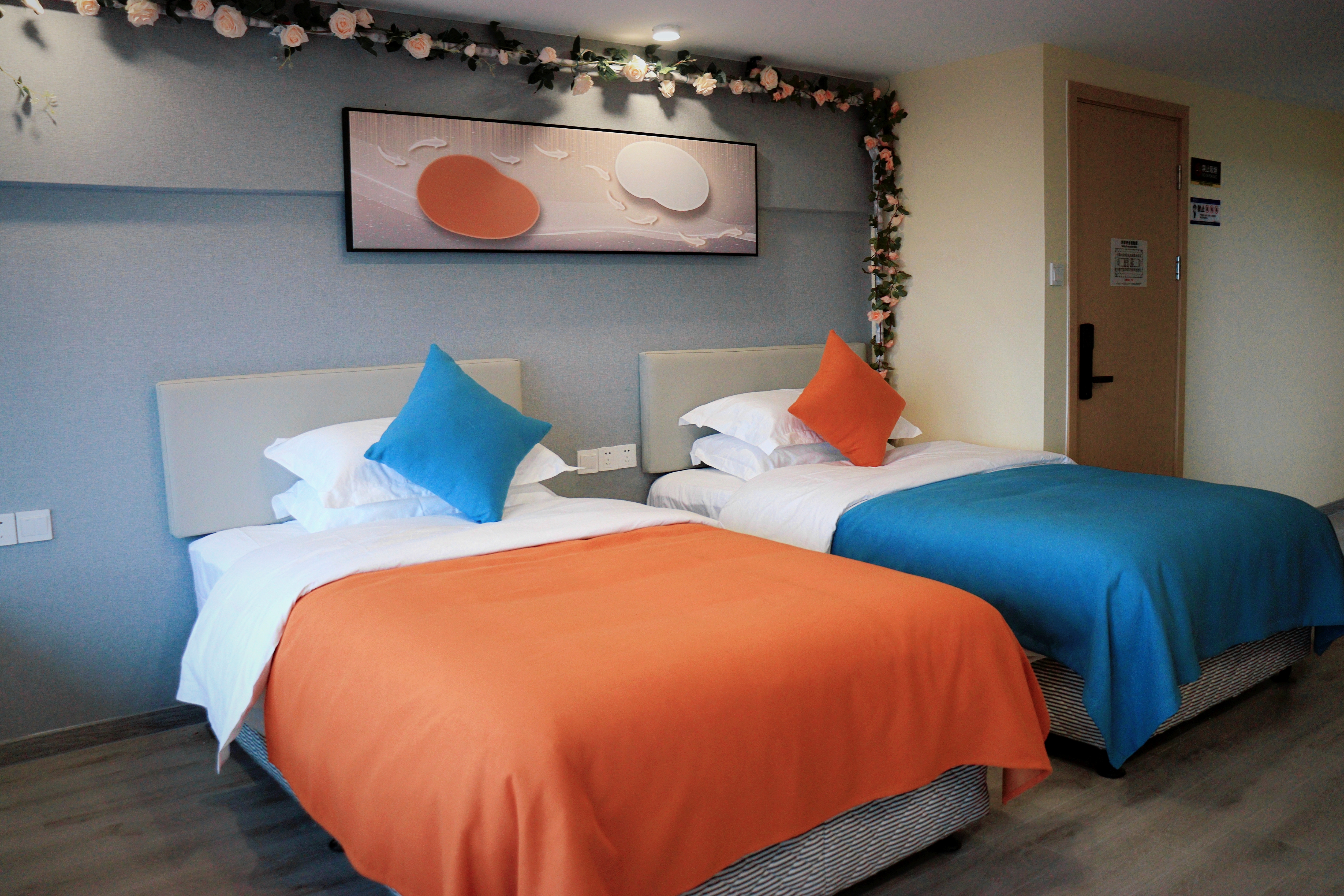 城景落地窗轻奢双床房