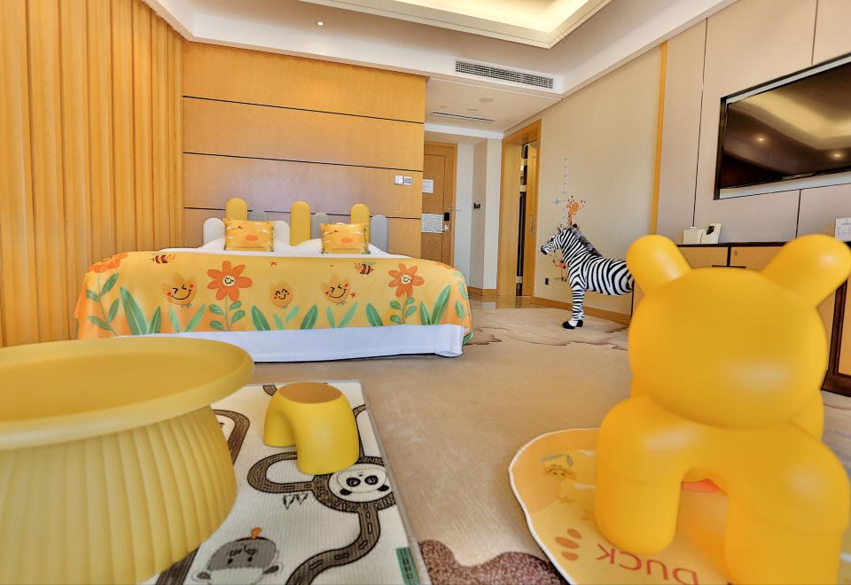 Kingworld Hotel Gui'anFamily Friendly Suite (Balcony, Soaking Tub)